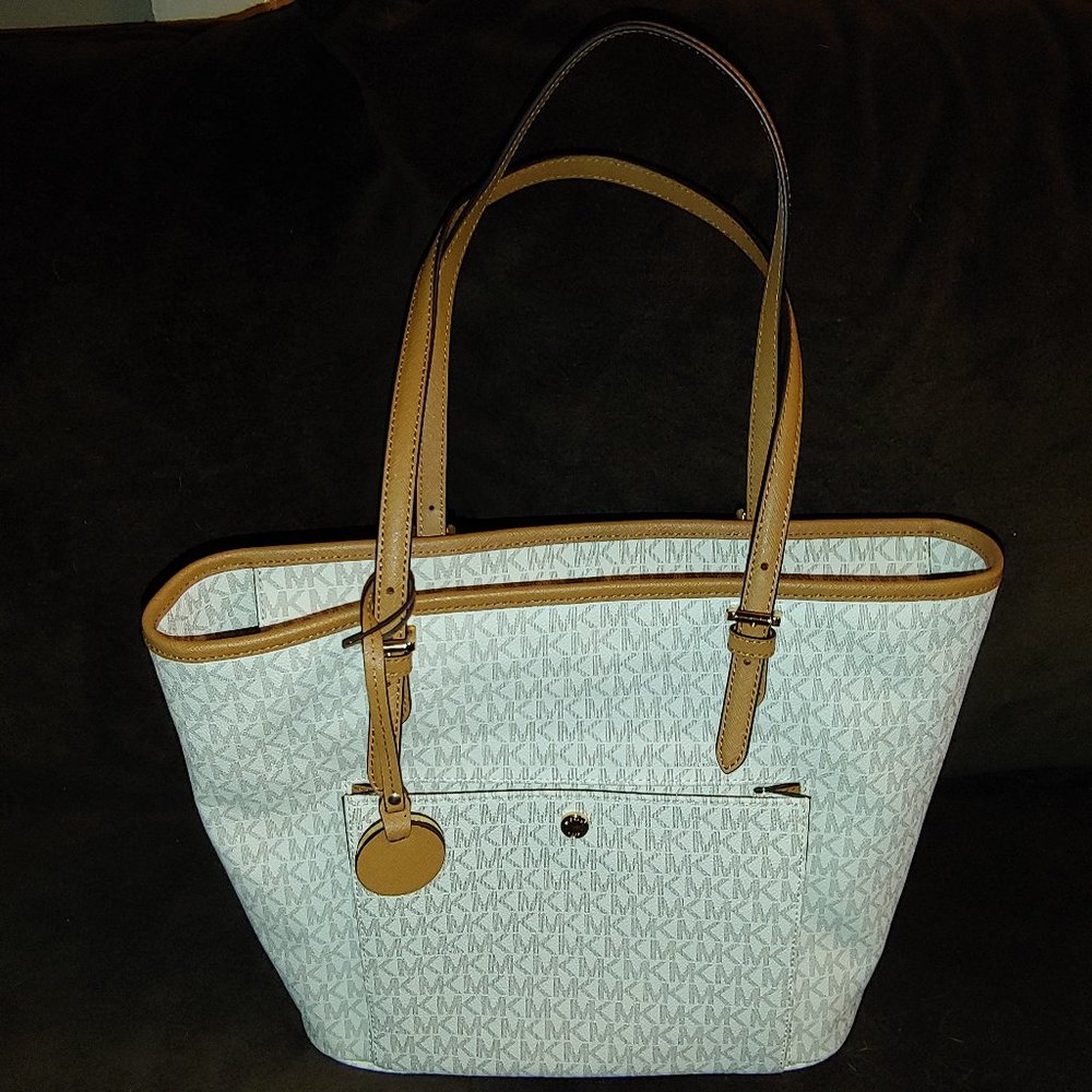 Michael Kors - Signature Jet Set Vanilla Tote